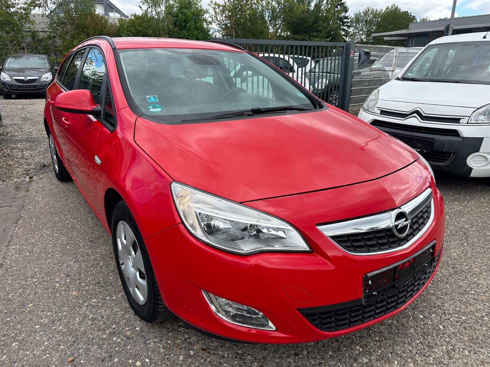 Opel Astra 2011 — interior