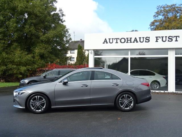 Mercedes-Benz CLA 180d T-LEDER,NAVI,LED,AUTOM,PANO,KAME,1HAND