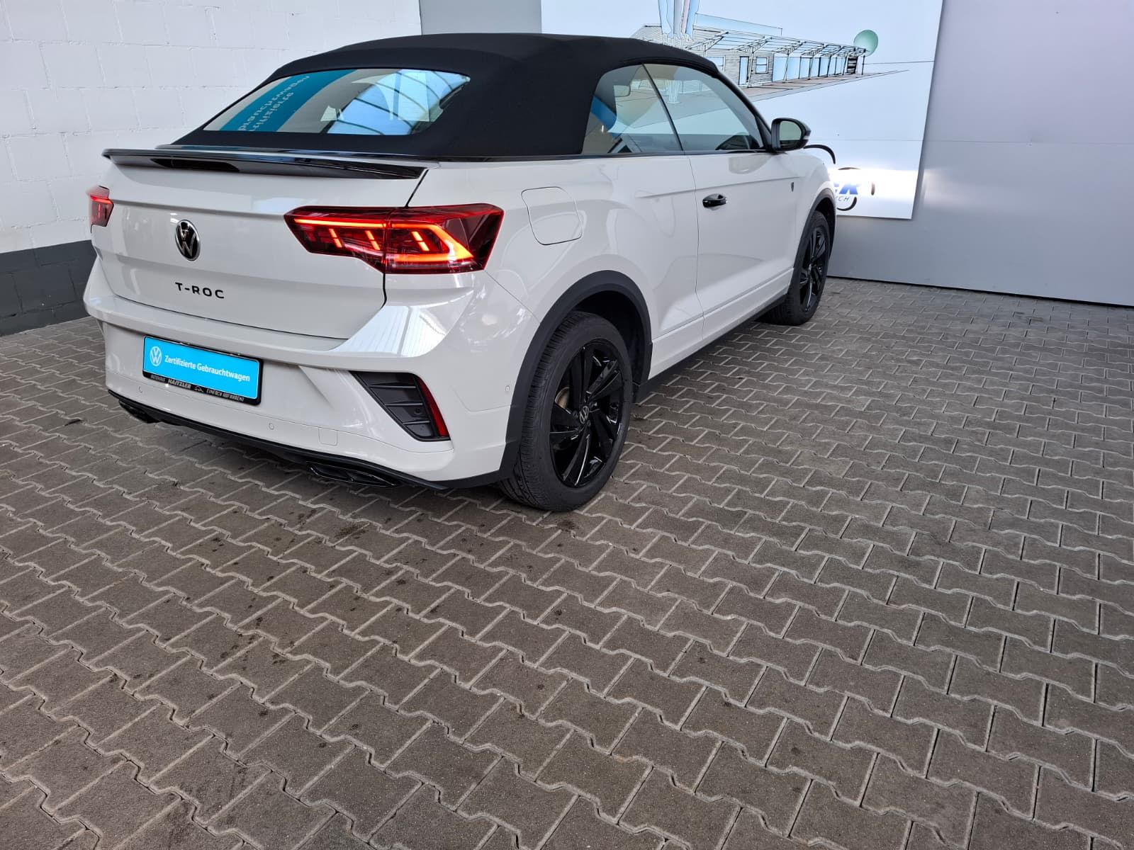 Fahrzeugabbildung Volkswagen T-Roc Cabriolet R-Line Edit. Karmann 1,5 TSI DSG