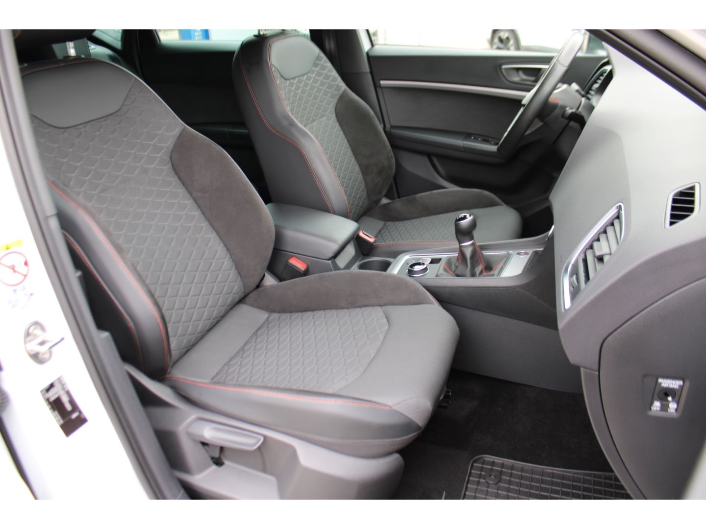 SEAT Ateca FR 1.5 TSI ACT ACC LED TWA AHK Navi beats - Image 11