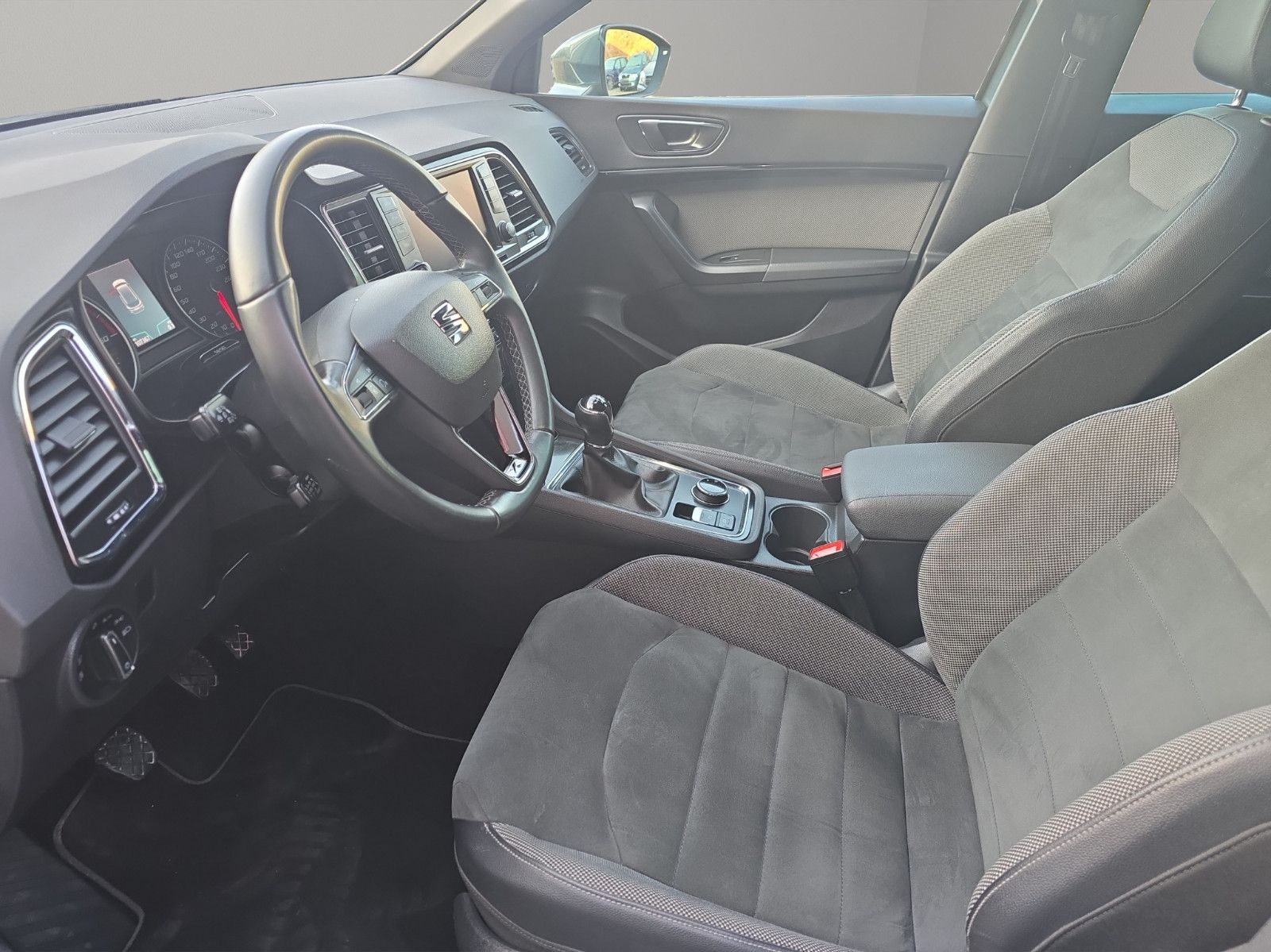 Fahrzeugabbildung SEAT Ateca Xcellence+LED+Navi+PDC+Kamera+AHK