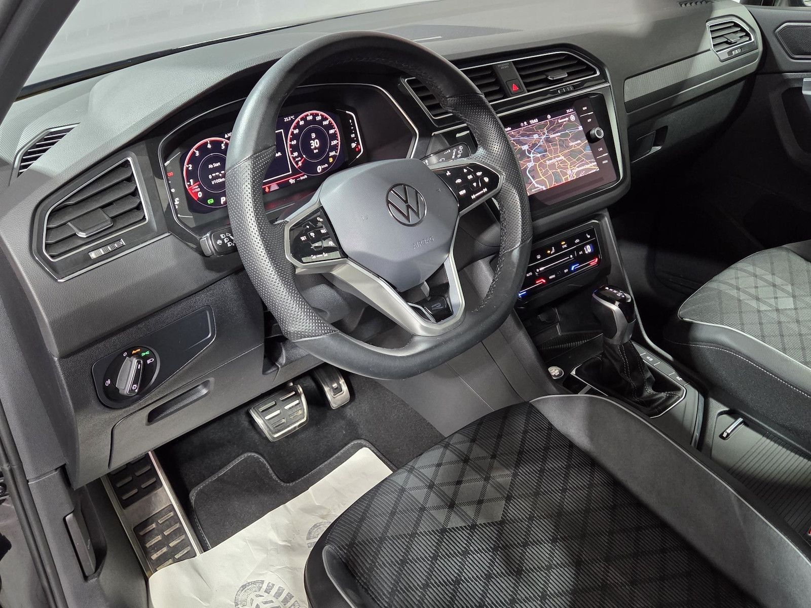 Volkswagen Tiguan 1.5 TSI DSG R-Line*BLACK*LED*NAVI*KAMERA foto 8