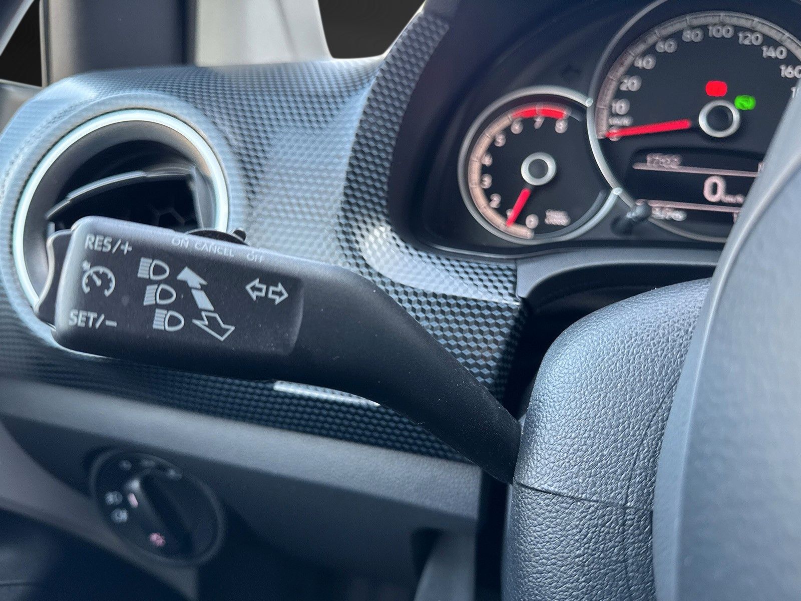 Fahrzeugabbildung Volkswagen up!move up!*Tempomat*1-Hand*wenig-km*Sitzheizung