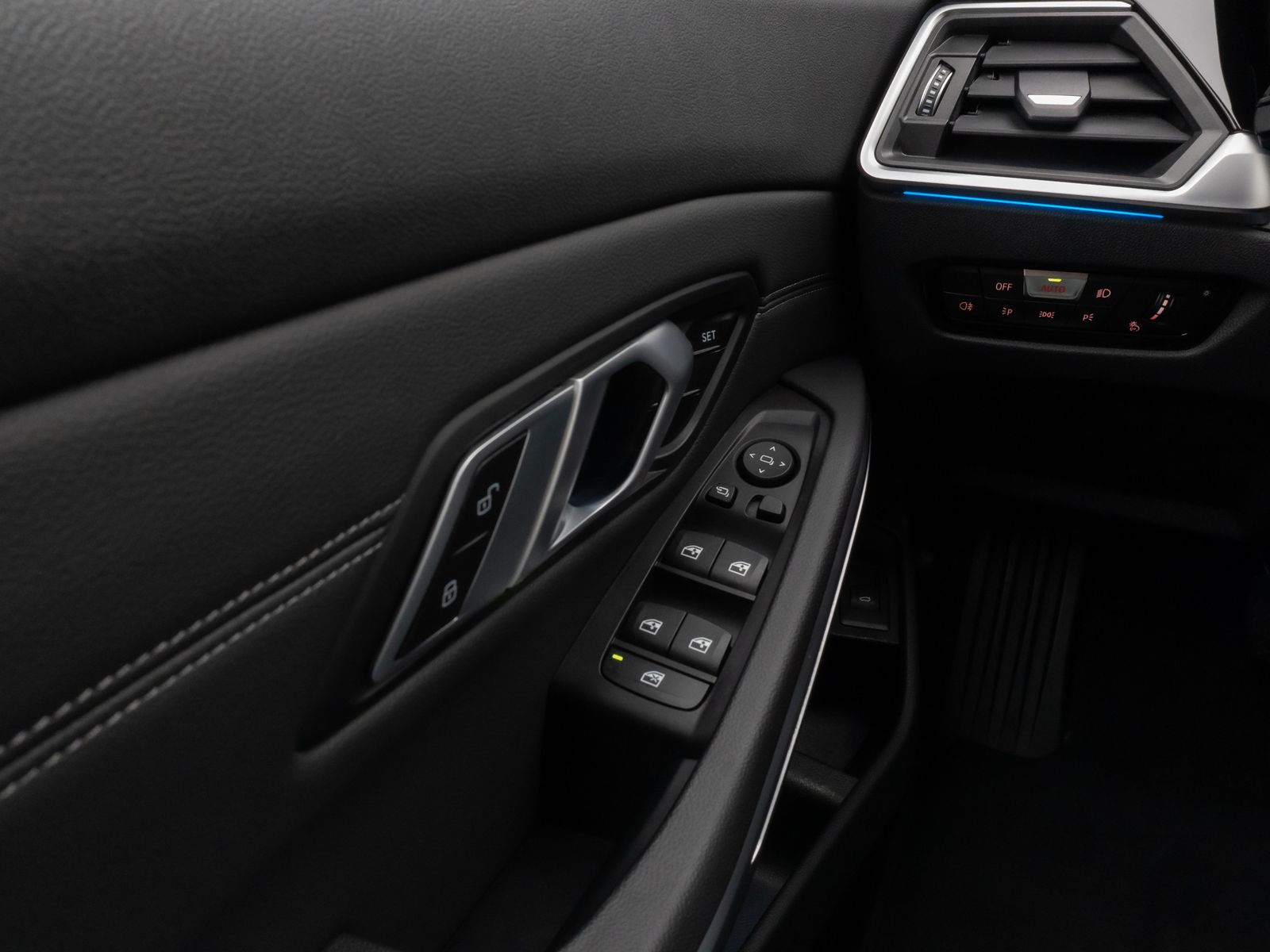 Fahrzeugabbildung BMW 330e SportLine Laser Kamera HUD DAB HiFi Komfort