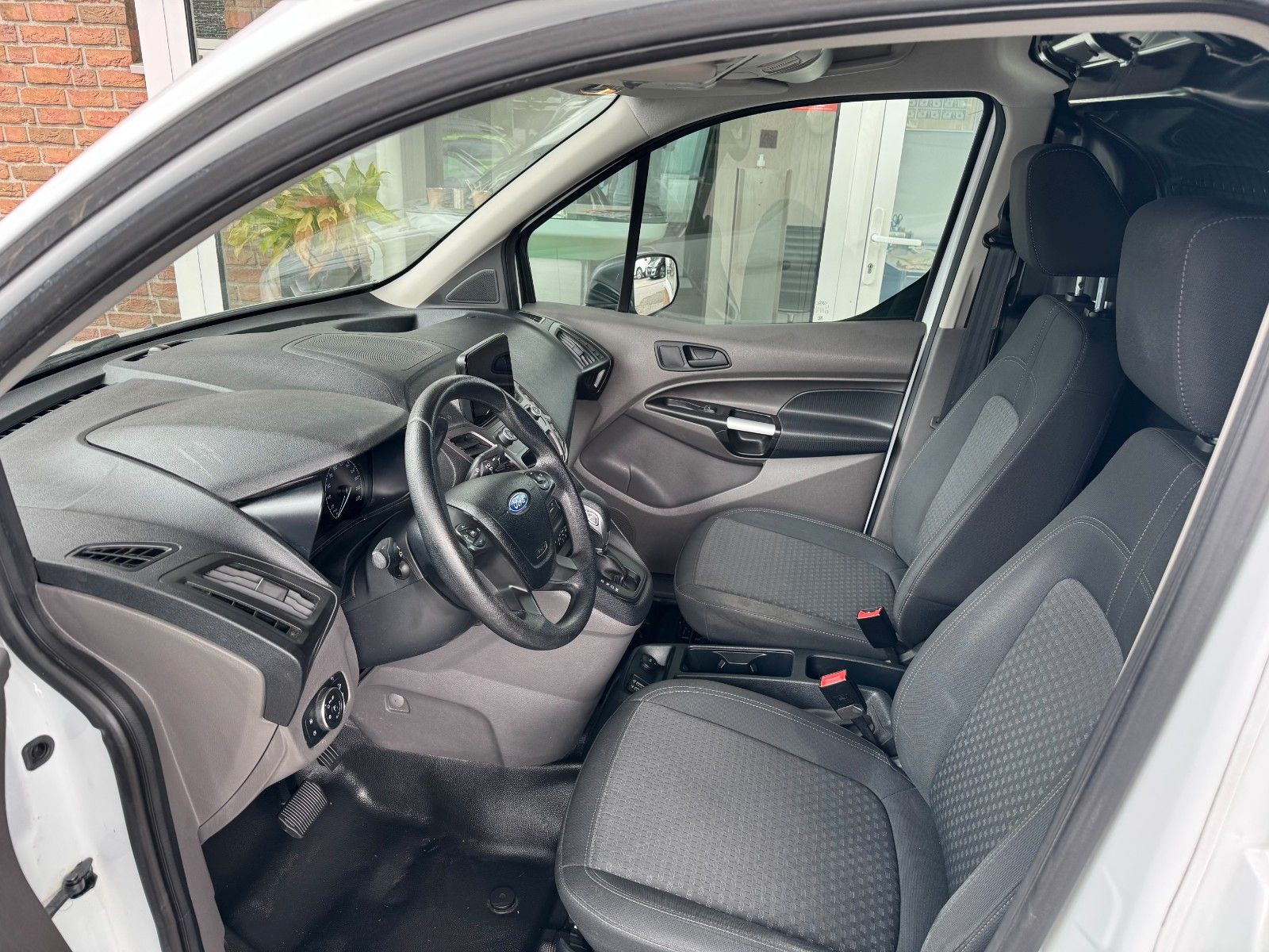 Fahrzeugabbildung Ford Transit Connect Kasten lang Autom. AppConect/1.H