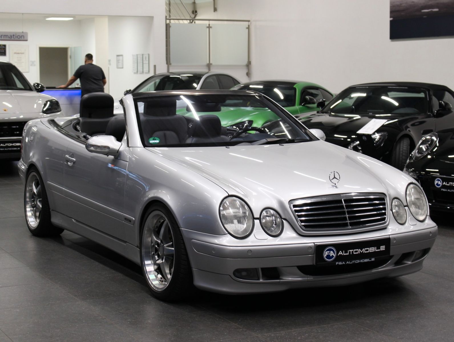 Fahrzeugabbildung Mercedes-Benz CLK 200 KOMPR. Evolution AVANTGARDE Cabrio