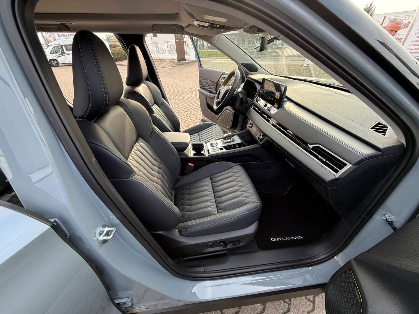 Fahrzeugabbildung Mitsubishi Outlander Plug-in Hybrid TOP (SDA)