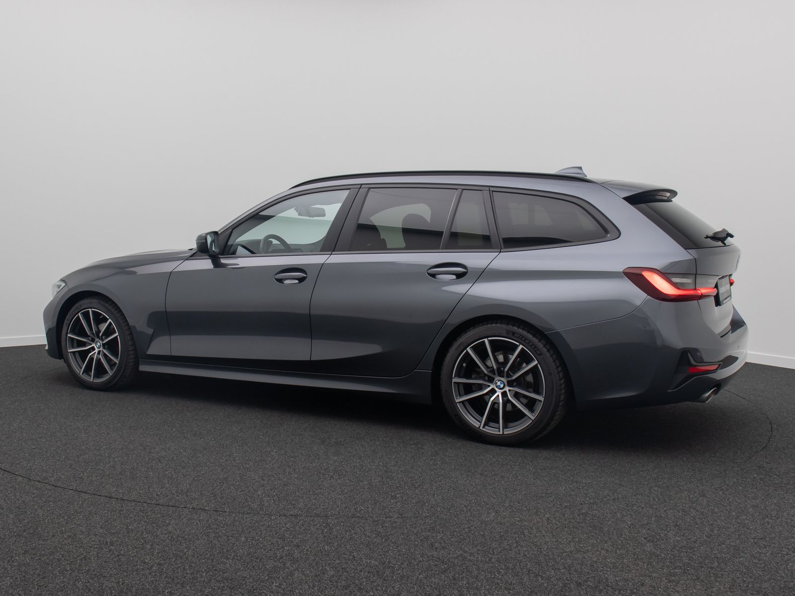 Fahrzeugabbildung BMW 318d Geschwindigreg DAB Alarm AHK WLAN M Sport