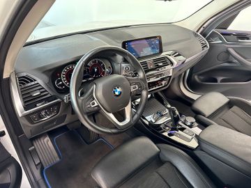 Fahrzeugabbildung BMW X3 xD20d xLine Kamera Alarm HiFi NaviProf Sport