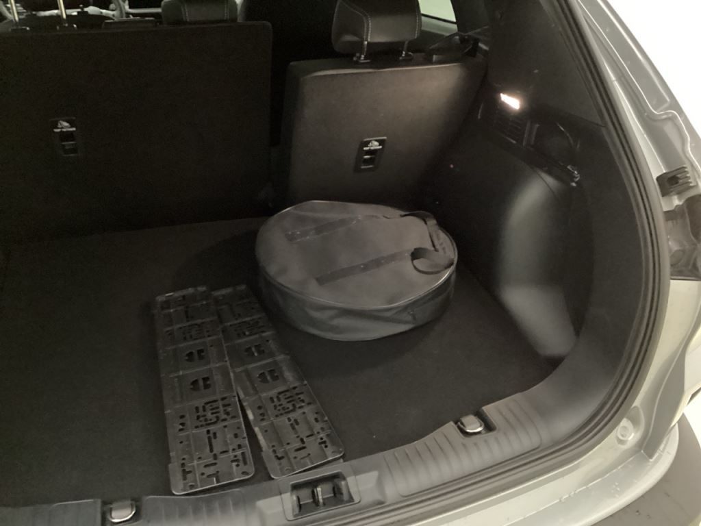 Fahrzeugabbildung Ford Kuga Plug-In Hybrid Active X HUD AHK-klappbar El