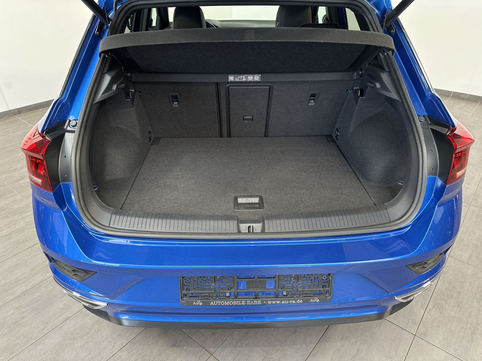 Fahrzeugabbildung Volkswagen T-Roc 2.0 TSI DSG 4M R-Line NAV+LED+ACC+AHK+AID