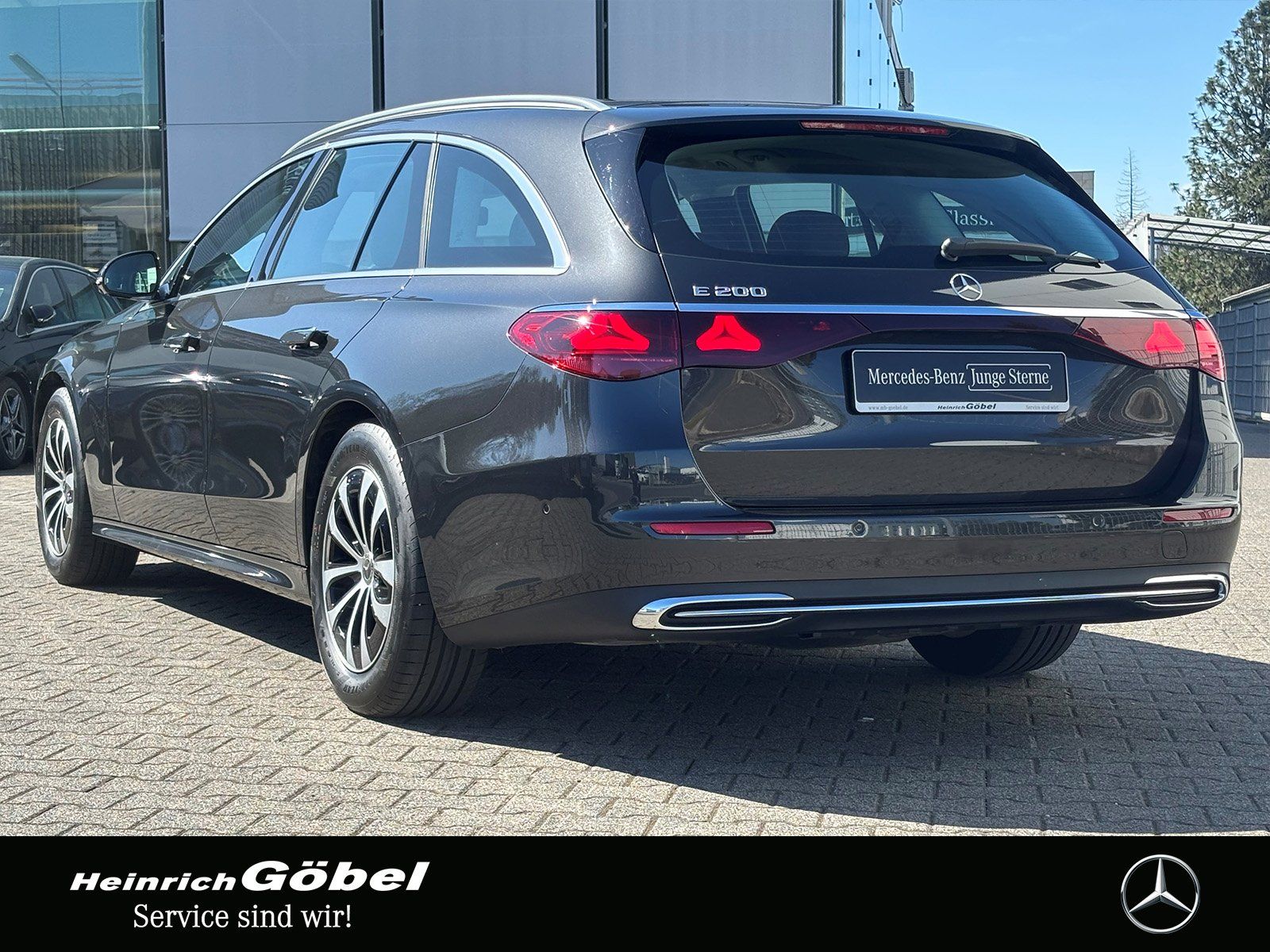 Fahrzeugabbildung Mercedes-Benz E 200 T AVANTGARDE*AHK*MEMORY*DIGITAL-L*360°KAM