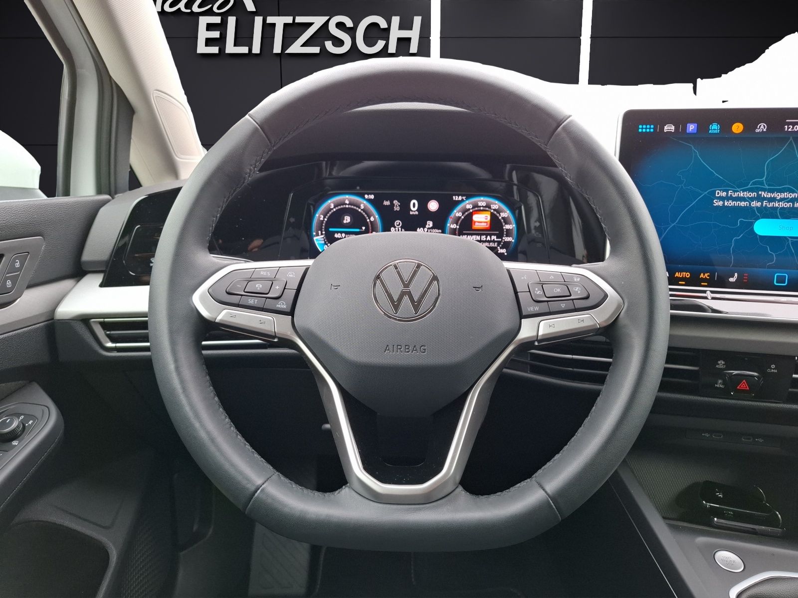 Fahrzeugabbildung Volkswagen Golf VIII TSI Life LED CarPlay AID ACC Park-Assi