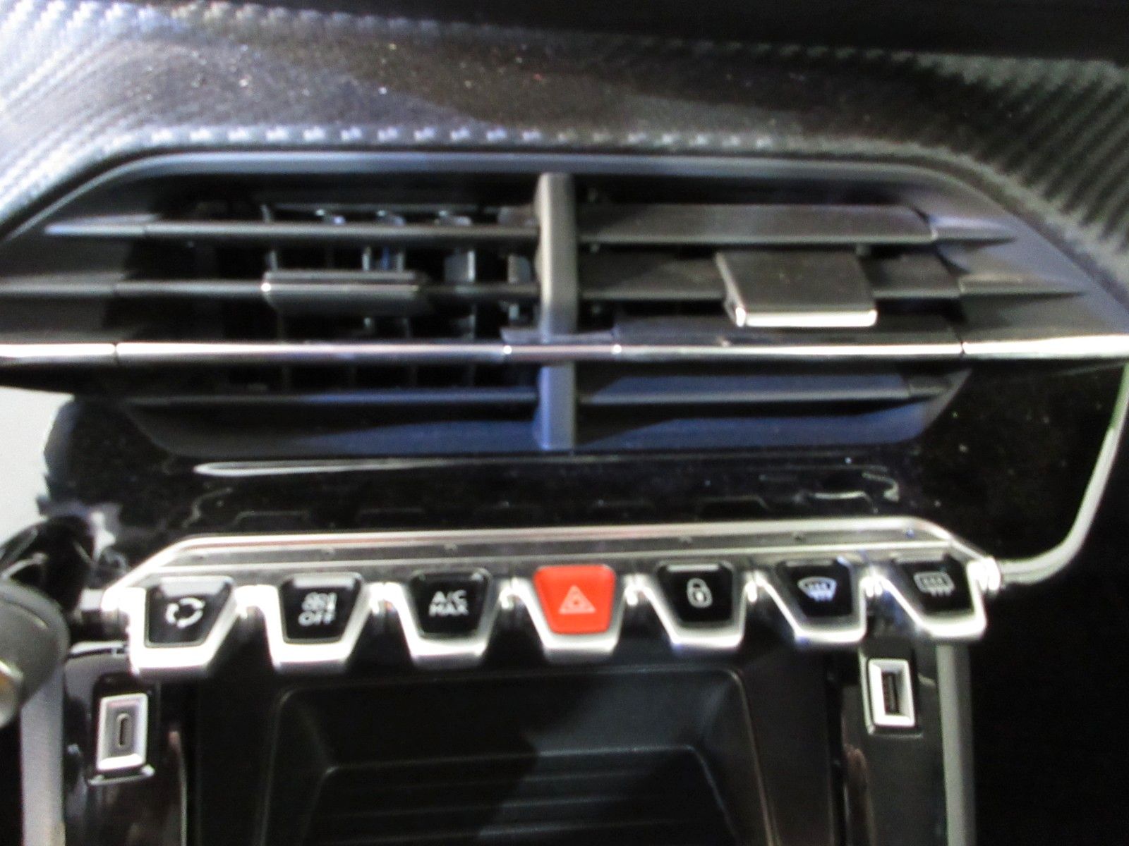 Fahrzeugabbildung Peugeot 208 Active 1.2T  LED/PDC/TEMPOMAT