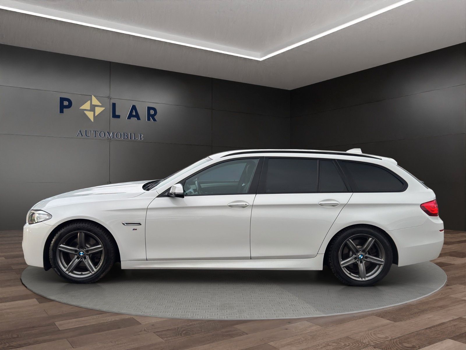 Fahrzeugabbildung BMW 520d Touring AHK/M-Paket/Head-Up/Bhz.Lenkrad/PDC