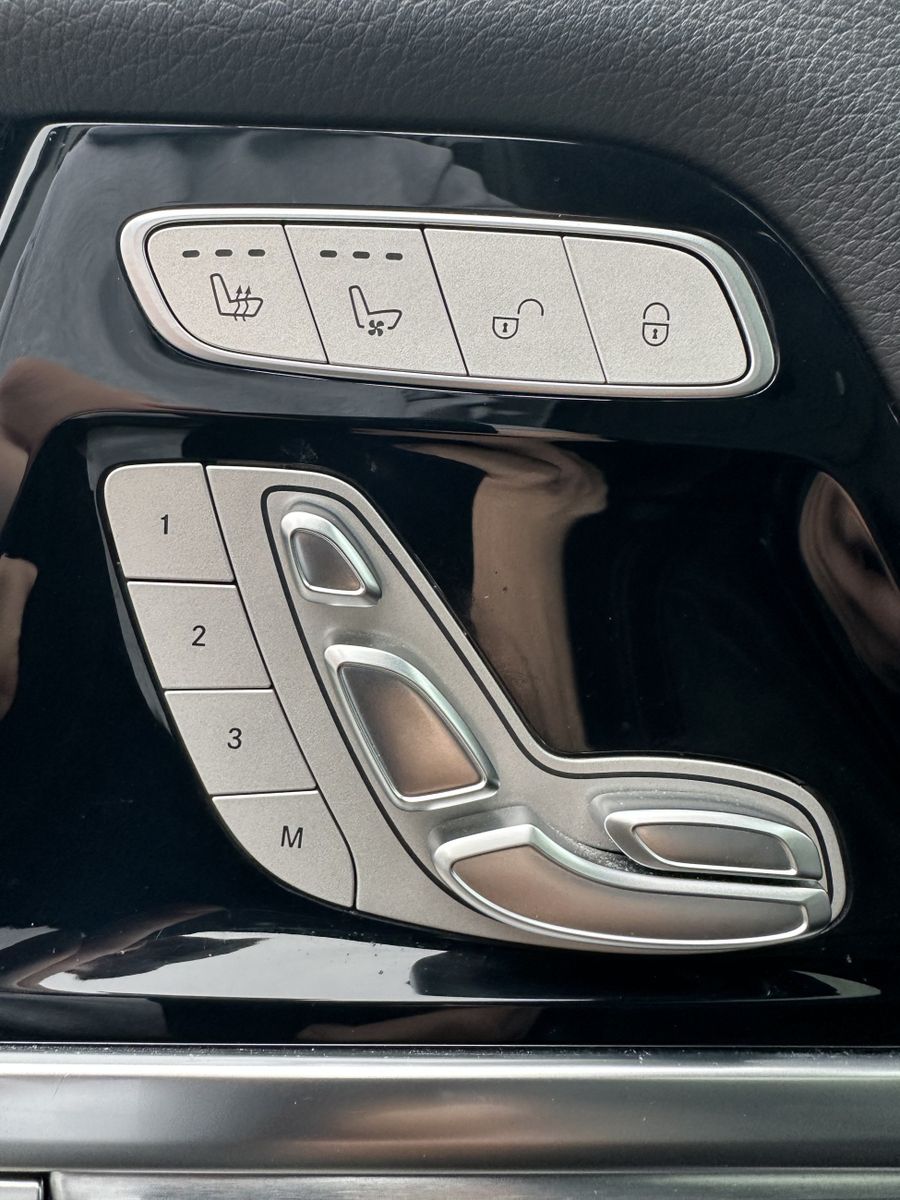 Fahrzeugabbildung Mercedes-Benz G 63 AMG Driver's Package NAV+LED+GLASDACH+360°