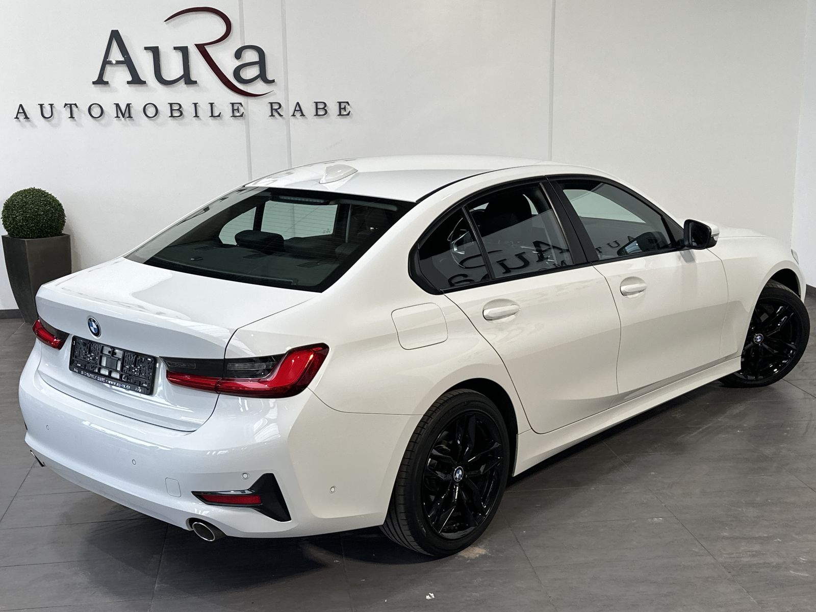 Fahrzeugabbildung BMW 318d Advantage Aut. NAV+LED+SHZ+PDC+TEMPOMAT+2Hd