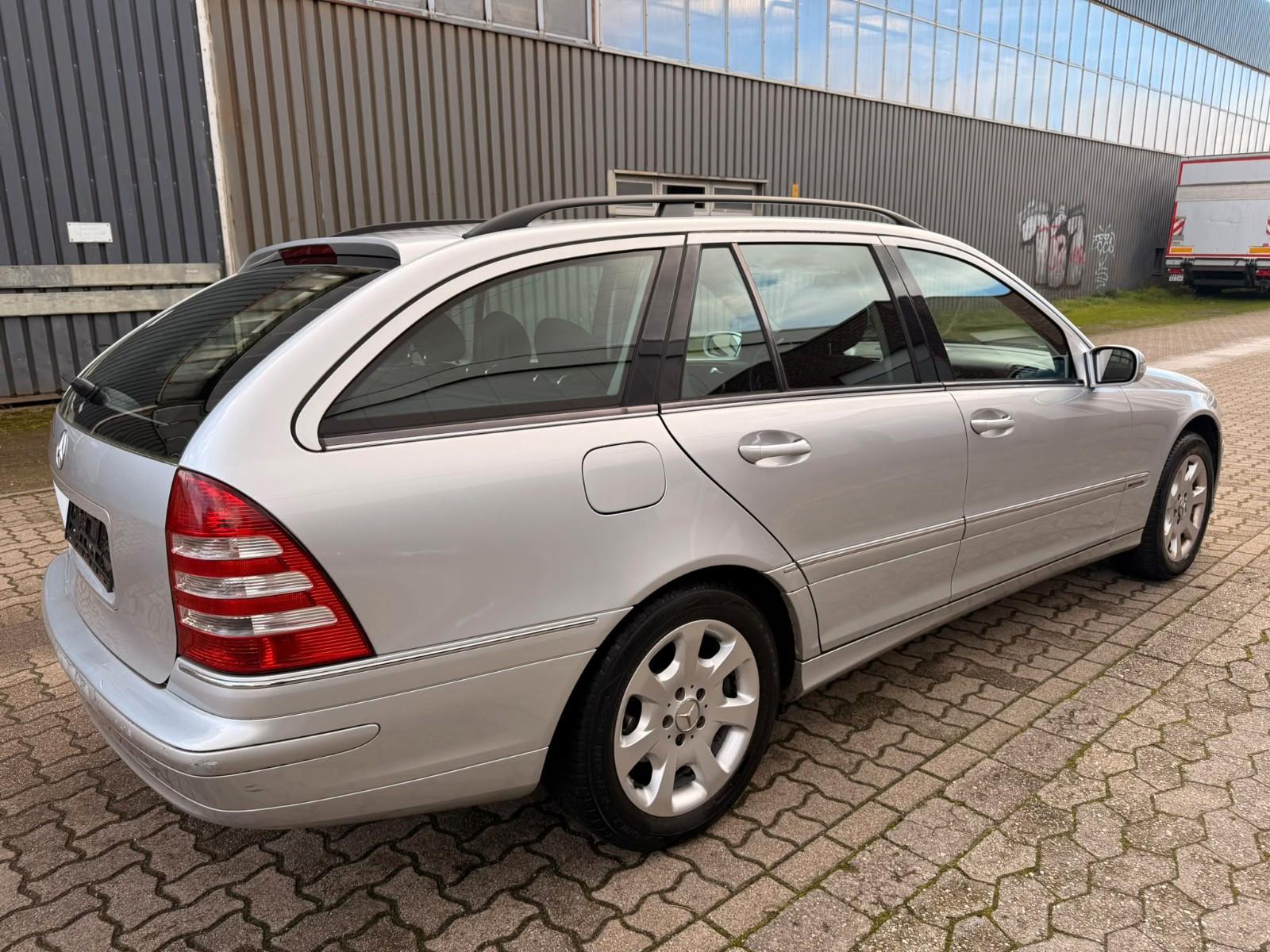 Mercedes-Benz C200 2006 — photo 19