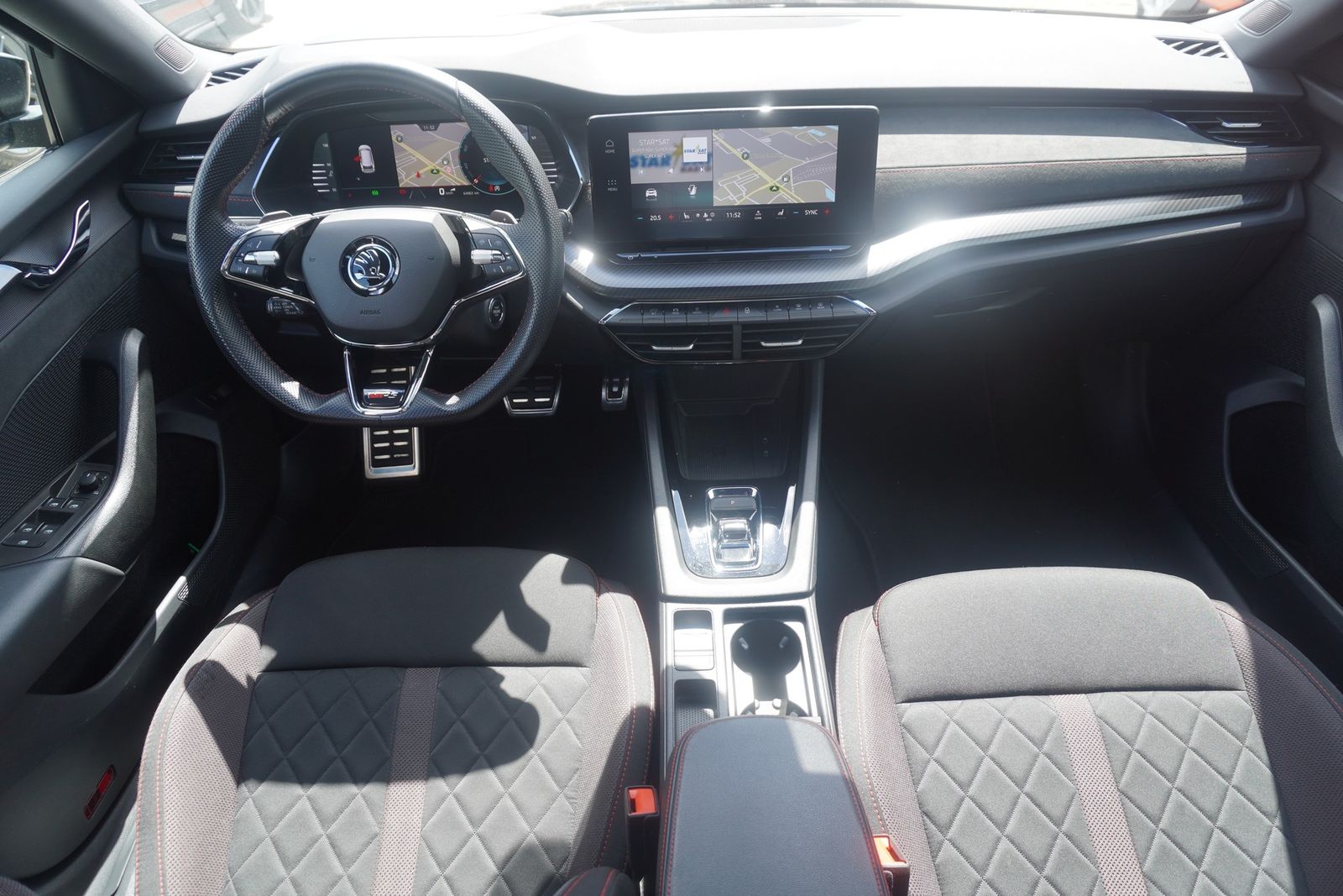 Skoda Octavia Combi 2.0 TSI RS DSG LED Navi Panorama foto 14