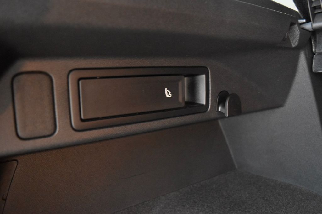 VW Tiguan 1.5 TSI~Navi~LED~Kamera~Keyless Go~Apple VW Tiguan 1.5 TSI~Navi~LED~Kamera~Keyless Go~Apple