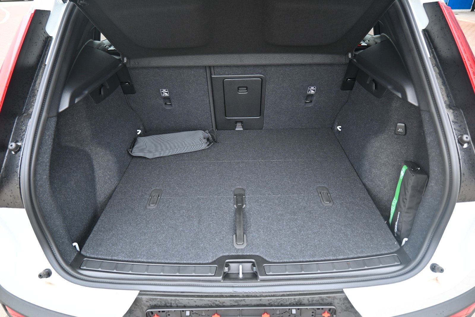 Fahrzeugabbildung Volvo XC40 B4 DKG Ultra Dark*FSHZG*PANO*360°*ACC