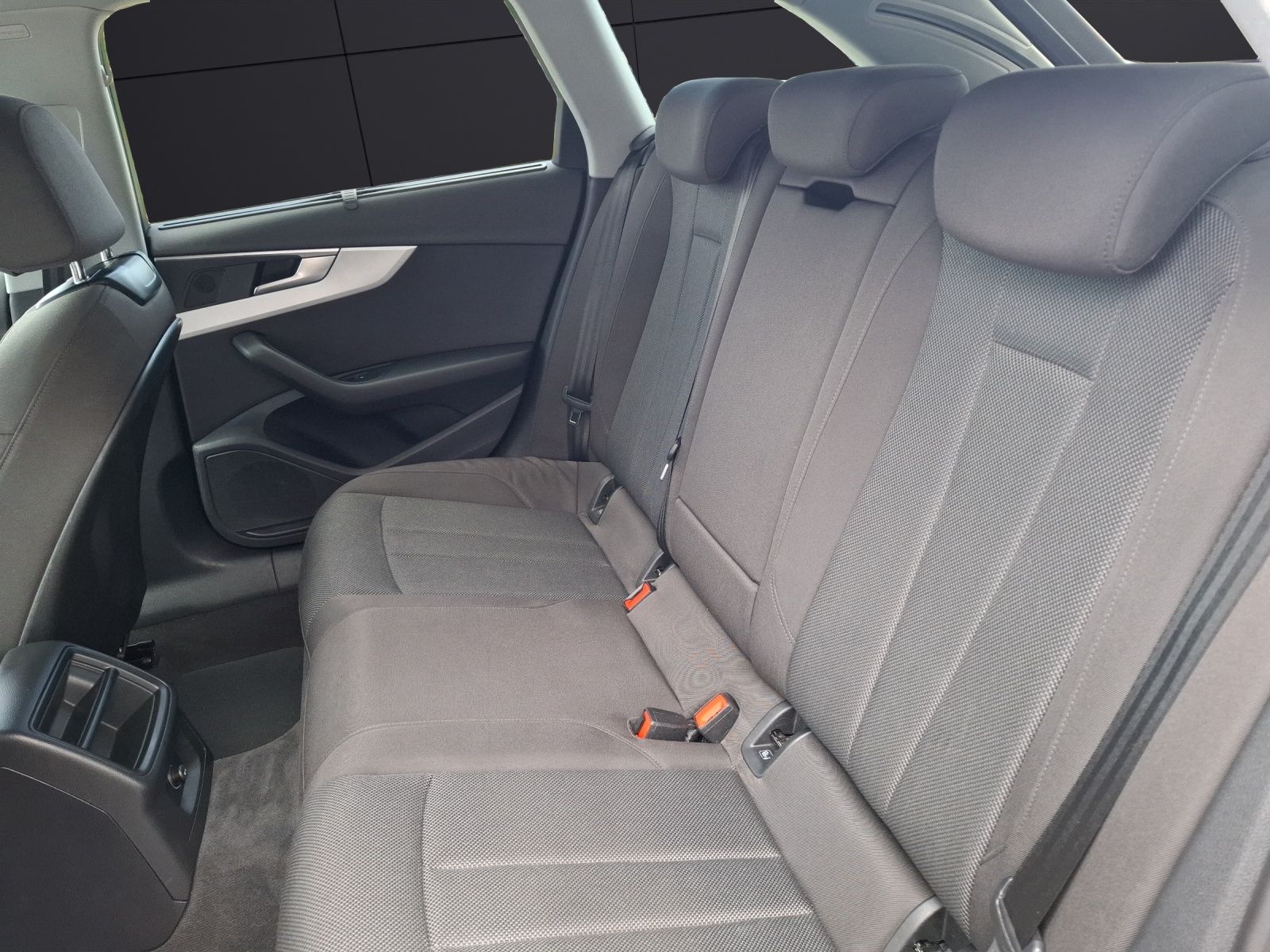 Fahrzeugabbildung Audi A4 Avant 35 TFSI S-tronic Navi GRA PDC SH LM