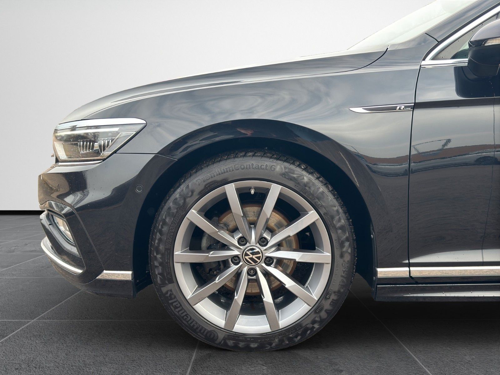 Fahrzeugabbildung Volkswagen PASSAT VAR. 2.0 TDI 200PS R-LINE 18" MATRIX DCC