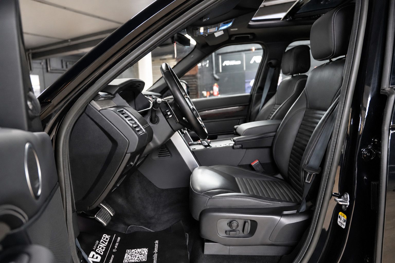 Fahrzeugabbildung Land Rover Discovery R-Dynamic AWD/7-SITZER/360'°Cam/AHK