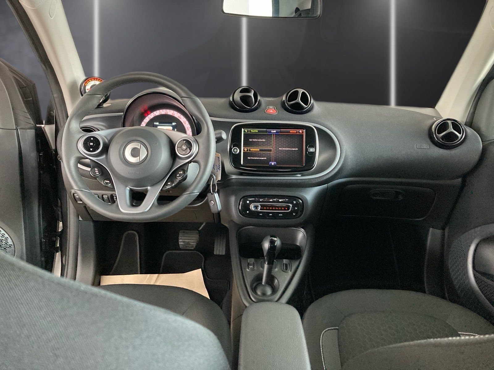 Fahrzeugabbildung Smart smart EQ fortwo Exclusive*Pano*LED*Kamera*22kW*