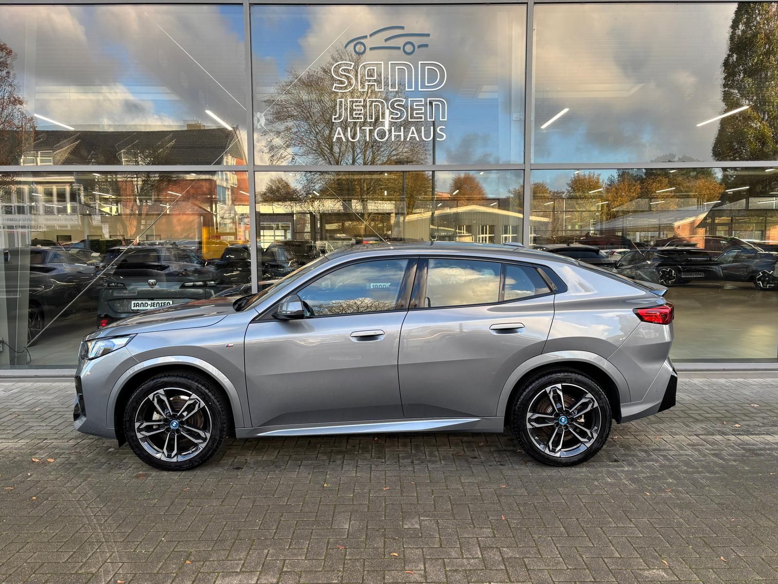 BMW iX2 eDrive20 M Sport Premium Driveass+ Shadow 19 imagem 3