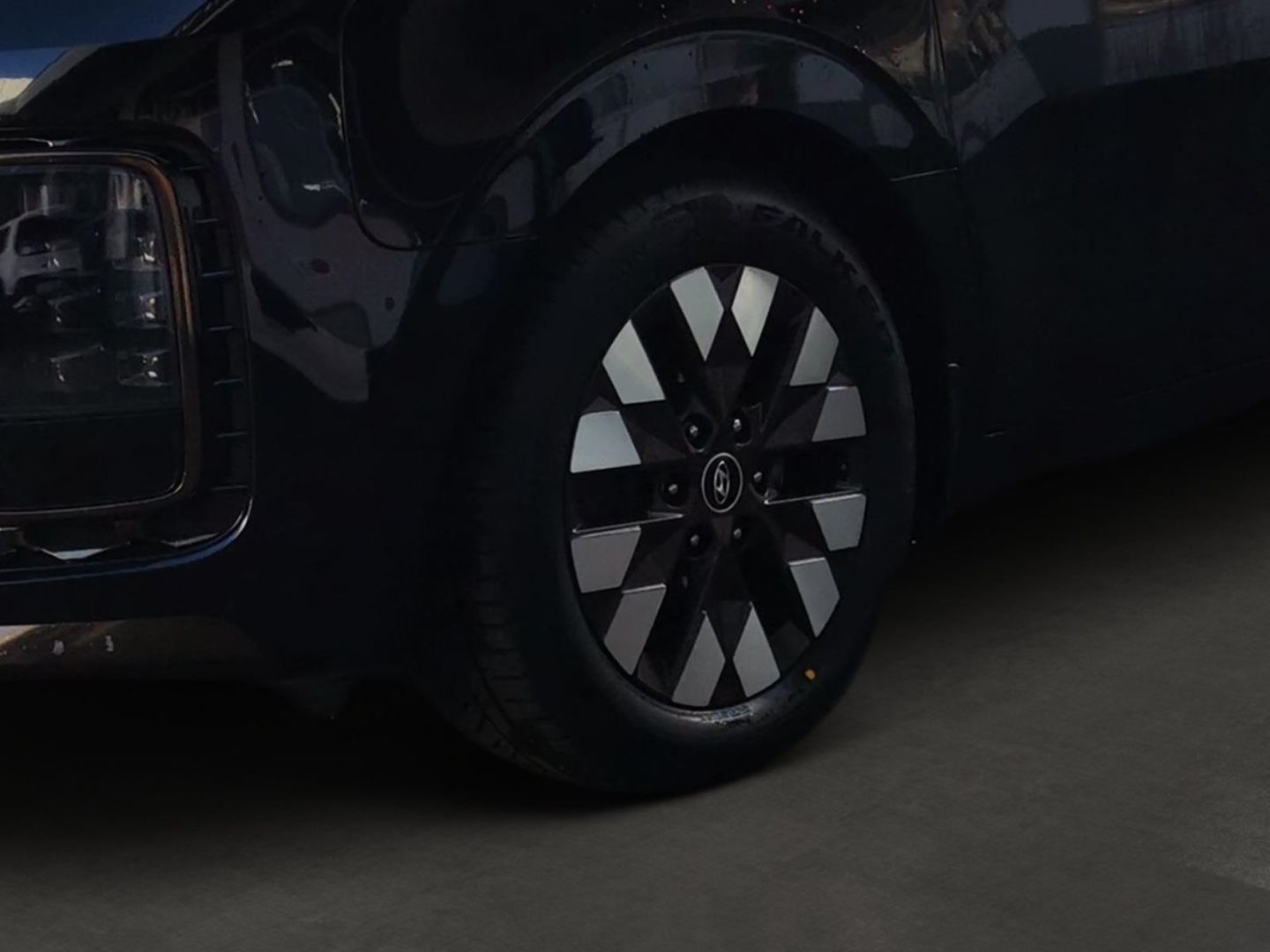 Fahrzeugabbildung Hyundai STARIA Signature 4WD 7-Sitzer PANO+AHK+GARANTIE