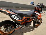 KTM 690 SMC R - KTM SM R