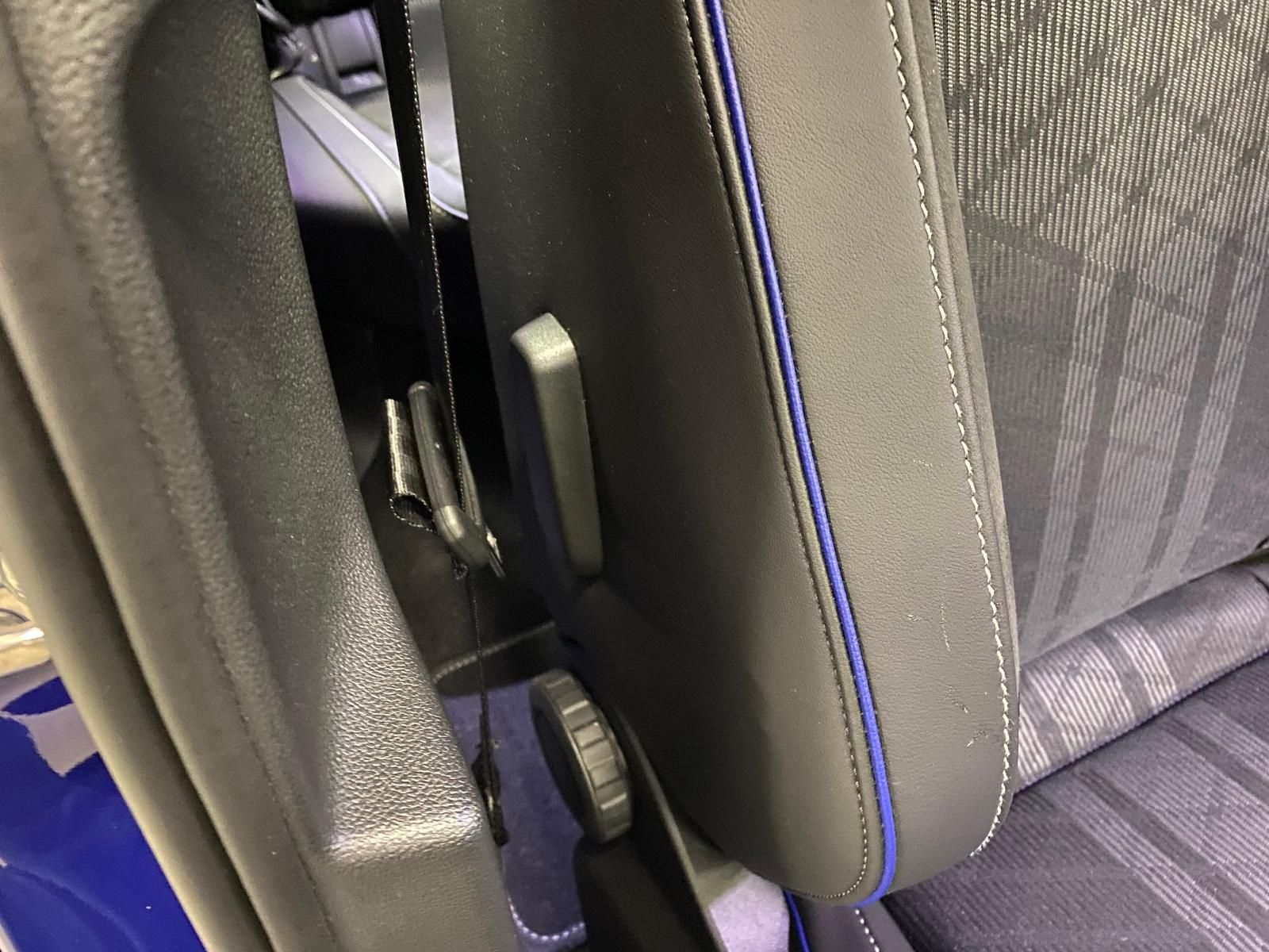 Fahrzeugabbildung Volkswagen Golf 1.5 eTSI R-Line DSG+ACC+360°+HUD+HARMAN KAR