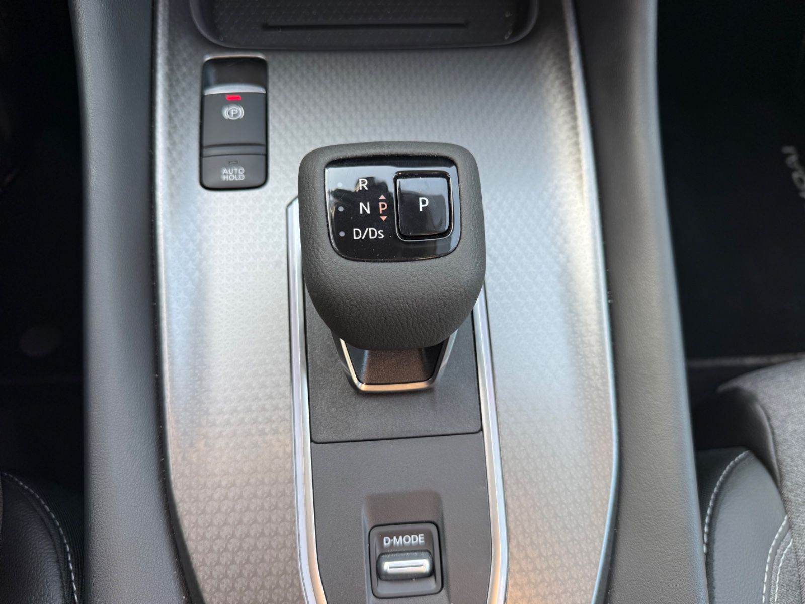 Fahrzeugabbildung Nissan Qashqai N-Connecta MHEV - Navi, 360°, Winter-P.