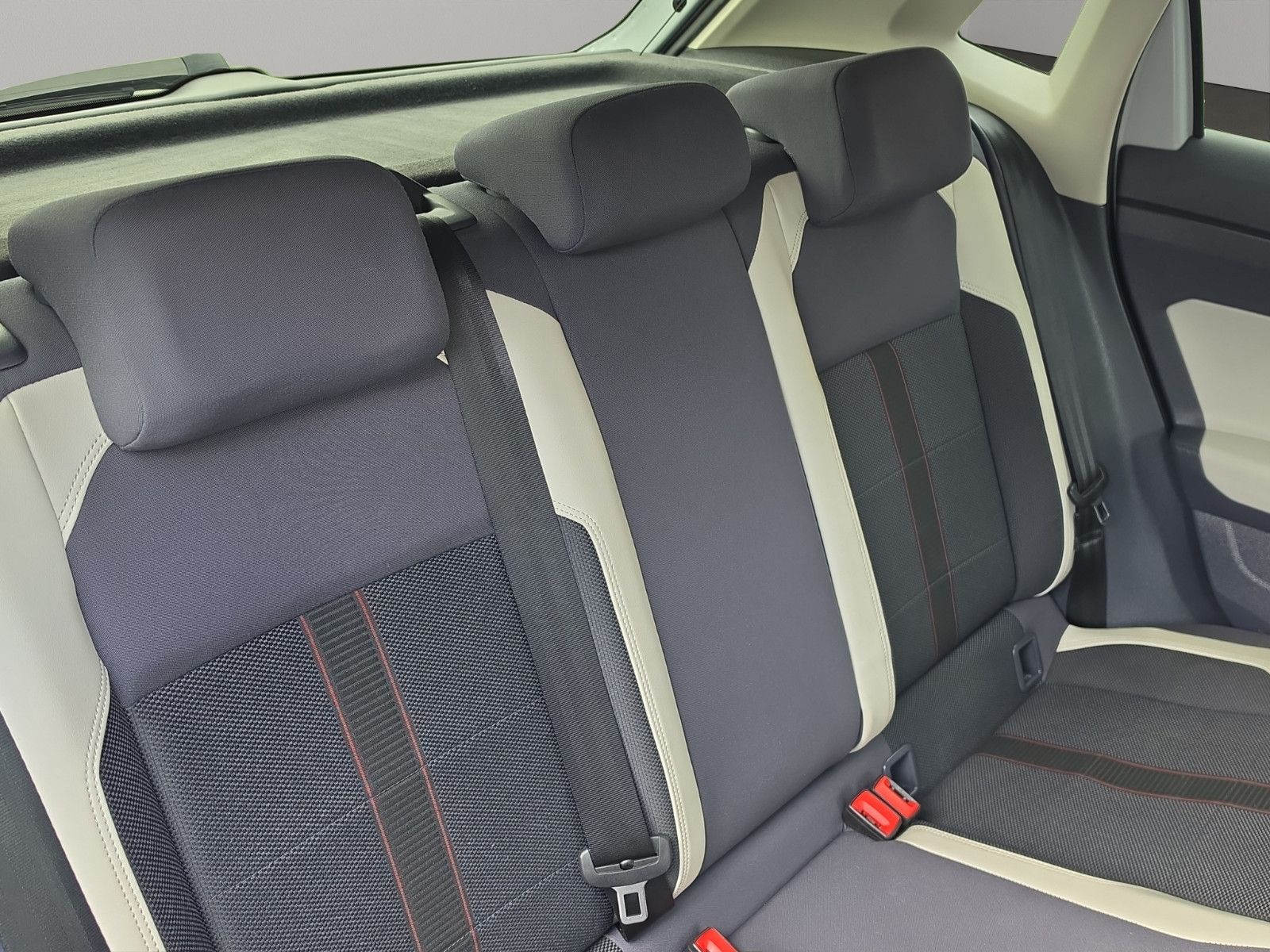 Fahrzeugabbildung Volkswagen Polo VI beats 1.HAND ACC LEDER NAVI DIGITACHO