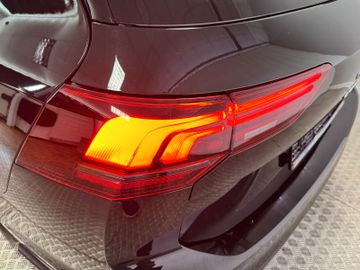 Volkswagen Golf VIII Variant 1.5 eTSI R-Line AHK*Pano*LED