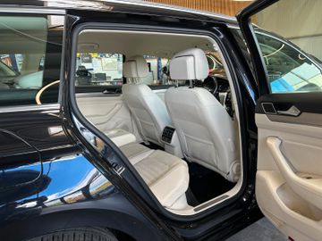 MYAUTOCENTER – Gebraucht- und Jahreswagen mit Werkstattservice in Pfaffenhofen Volkswagen Passat Highline *4Motion*Massage*AHK*LED*Keyless