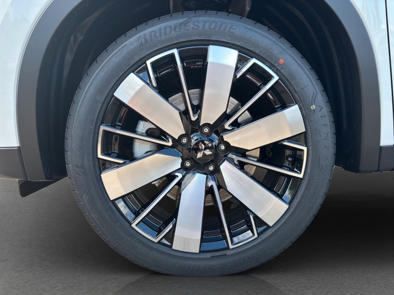 Fahrzeugabbildung Mitsubishi Outlander 2.4 PHEV S-AWC Select