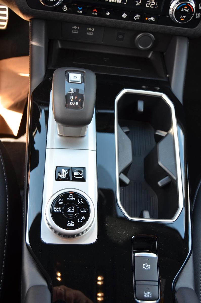 Mitsubishi Outlander 2.4 PHEV DIAMANT TOP AT 4WD LEDER MJ26
