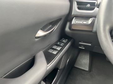 Lexus UX - 12