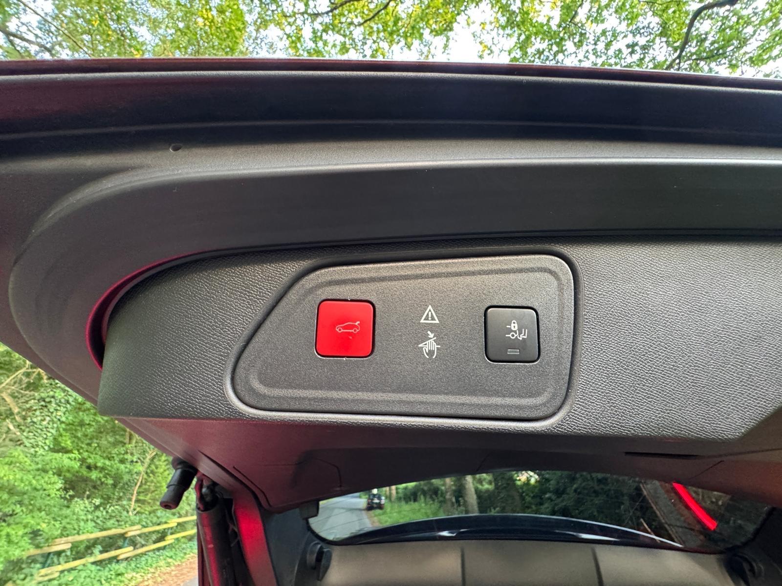 Peugeot 3008 GT*360°*SHZ*Navi*Automatik*Schiebedach