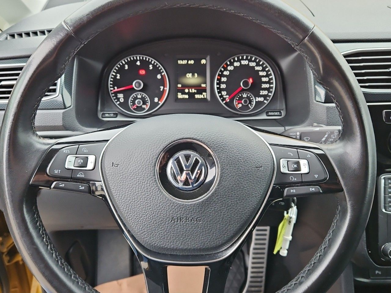 Fahrzeugabbildung Volkswagen Caddy PKW Highline Navi ACC Xenon