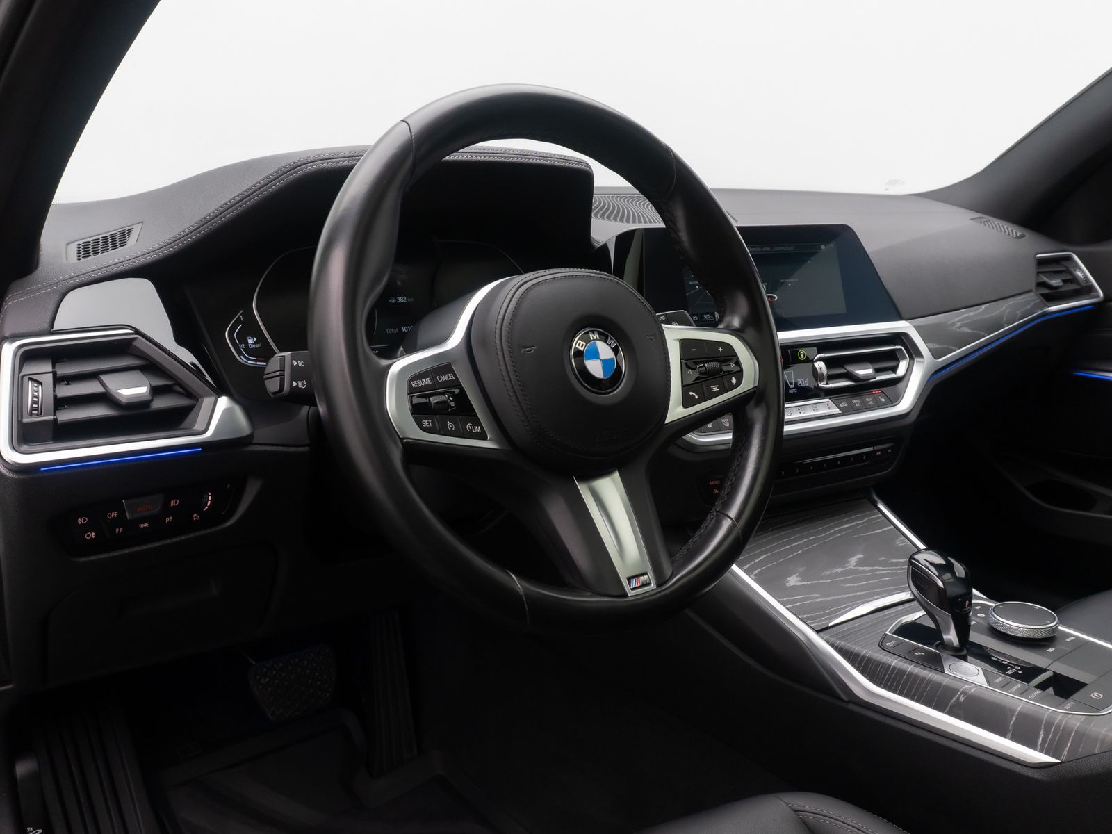 Fahrzeugabbildung BMW 330d xD Luxury Line HUD DAB Kamera AHK Panorama