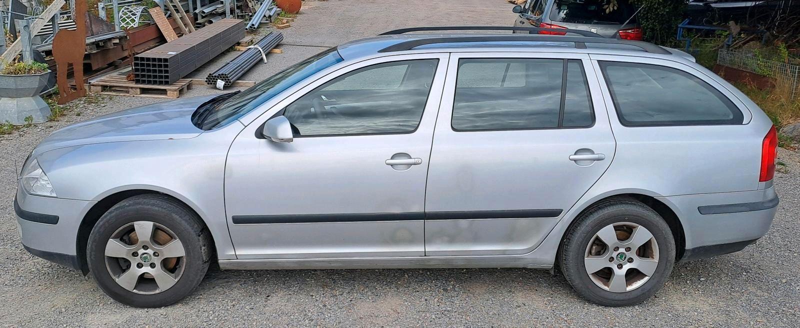Skoda Octavia 2008 — rear view