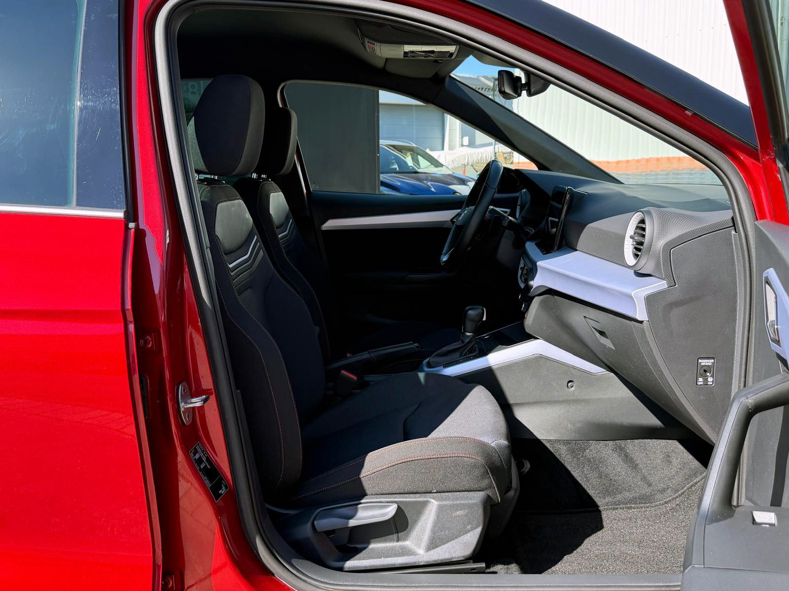 Fahrzeugabbildung SEAT Arona 1.0 TSI DSG FR NAVI LED ACC KAMERA PDC SHZ