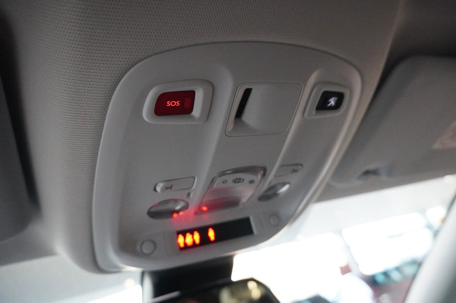 Fahrzeugabbildung Peugeot 308 SW 1.2T ALLURE NAVI/LED/KAMERA/SHZ/SPORT/AHK