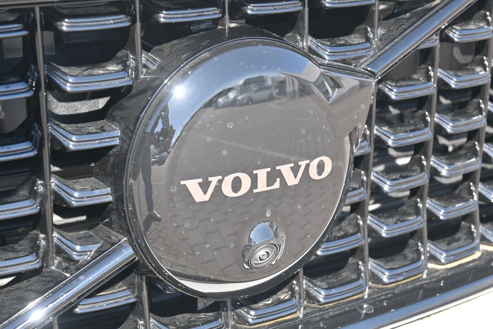 Fahrzeugabbildung Volvo XC40 B4 DKG Plus Black Edition*FSHZG*360°*ACC
