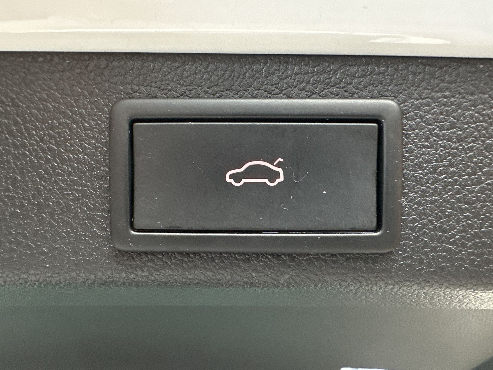 Fahrzeugabbildung SKODA Superb Combi 2.0 TDI DSG Sportline NAV+LED+ACC