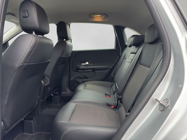 Fahrzeugabbildung Mercedes-Benz B 180 Automatik+Navi+Spurass.+Tempomat+Sitzhzg