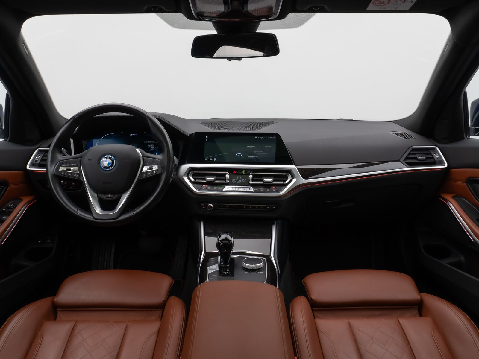 Fahrzeugabbildung BMW 330e xD Luxury Line Panorama HUD Individual Voll